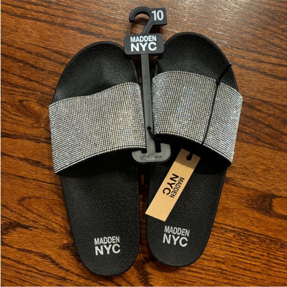 Madden NYC Slides NWT